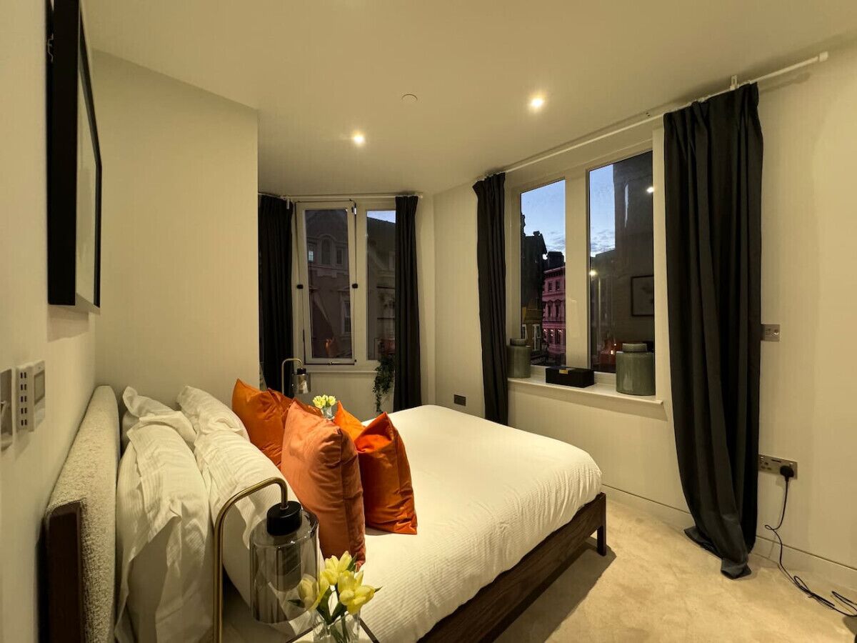 Silitysrauta/-lauta, Wi-Fi, vuodevaatteet