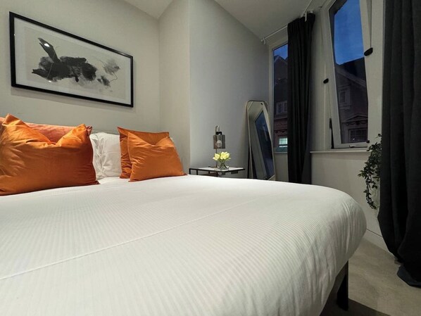 1 habitación, tabla de planchar con plancha, wifi y ropa de cama