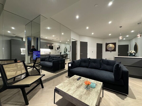 Interior - Reading`s Lush Haven - 1BR 1BA (Berkshire)