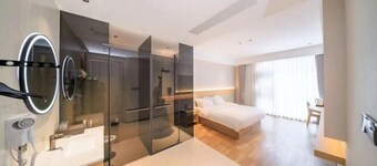 Yijia Business Hotel