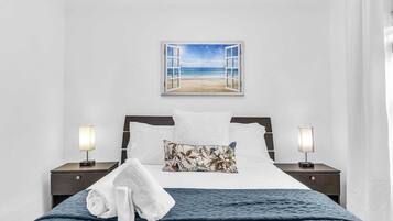 3 Schlafzimmer, Schreibtisch, Bügeleisen/Bügelbrett, Reisekinderbett