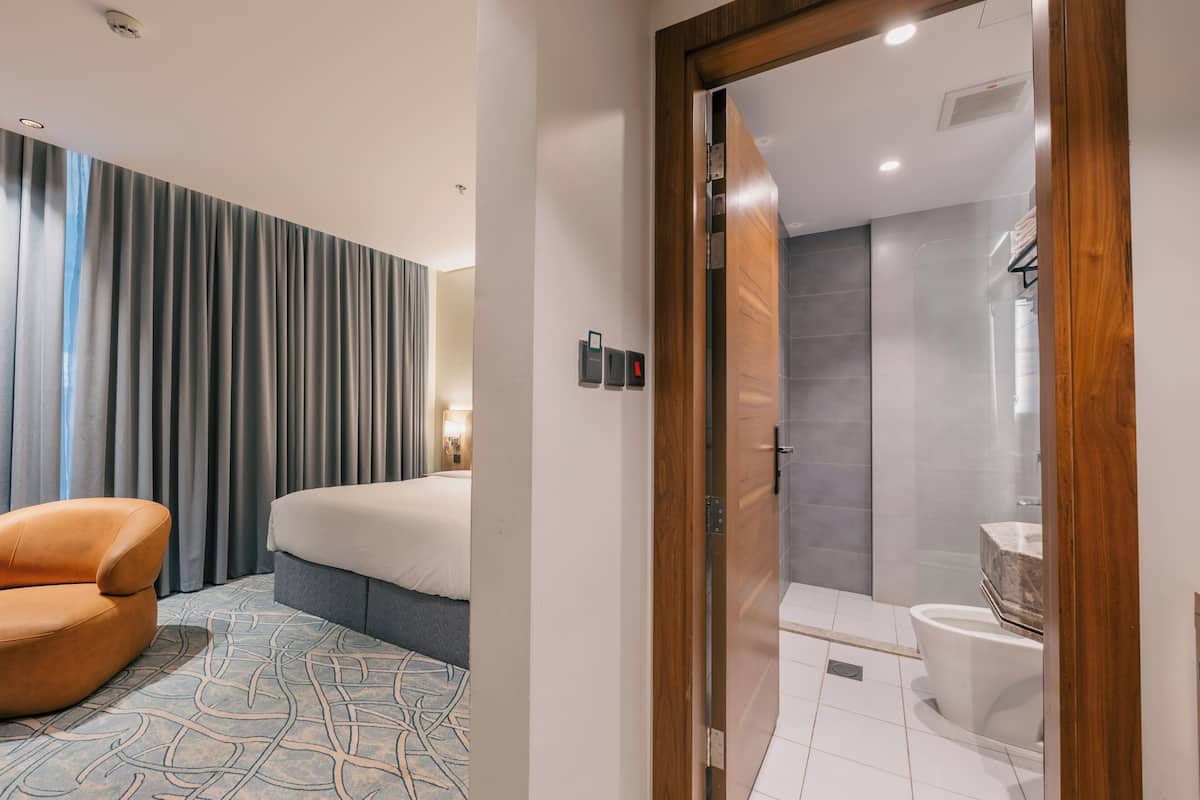 Basic Double or Twin Room, City View | In-room safe, desk, laptop workspace, blackout drapes