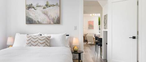 Desk, iron/ironing board, WiFi, bed sheets