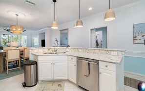 Private kitchen - Fort Myers condo1 mile from beach! Available December 2024, April 2025-Oct 2025 (Fort Myers)