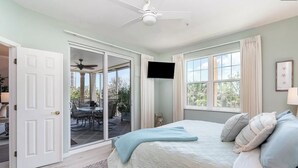 2 bedrooms, iron/ironing board, WiFi, bed sheets - Fort Myers condo1 mile from beach! Available December 2024, April 2025-Oct 2025 (Fort Myers)