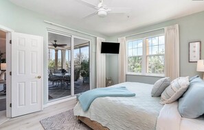 2 bedrooms, iron/ironing board, WiFi, bed sheets - Fort Myers condo1 mile from beach! Available December 2024, April 2025-Oct 2025 (Fort Myers)