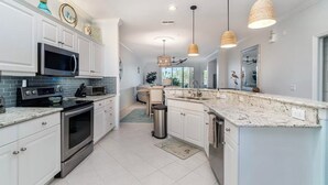 Private kitchen - Fort Myers condo1 mile from beach! Available December 2024, April 2025-Oct 2025 (Fort Myers)