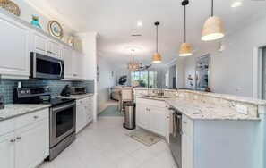Private kitchen - Fort Myers condo1 mile from beach! Available December 2024, April 2025-Oct 2025 (Fort Myers)