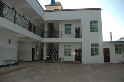 元謀浪巴鋪土林賓館