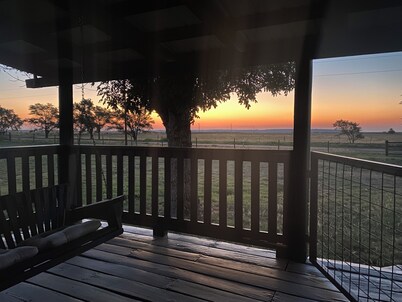 Charming 2-bedroom farmhouse in Shamrock, TX