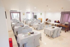 Unclassified image, 4 of 30, button - Tongjing Hotel (Renhua)