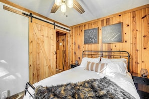 3 bedrooms, iron/ironing board, WiFi, bed sheets - Hike, Ski & Fish: Charming Cabin in Twain Harte! (Twain Harte)