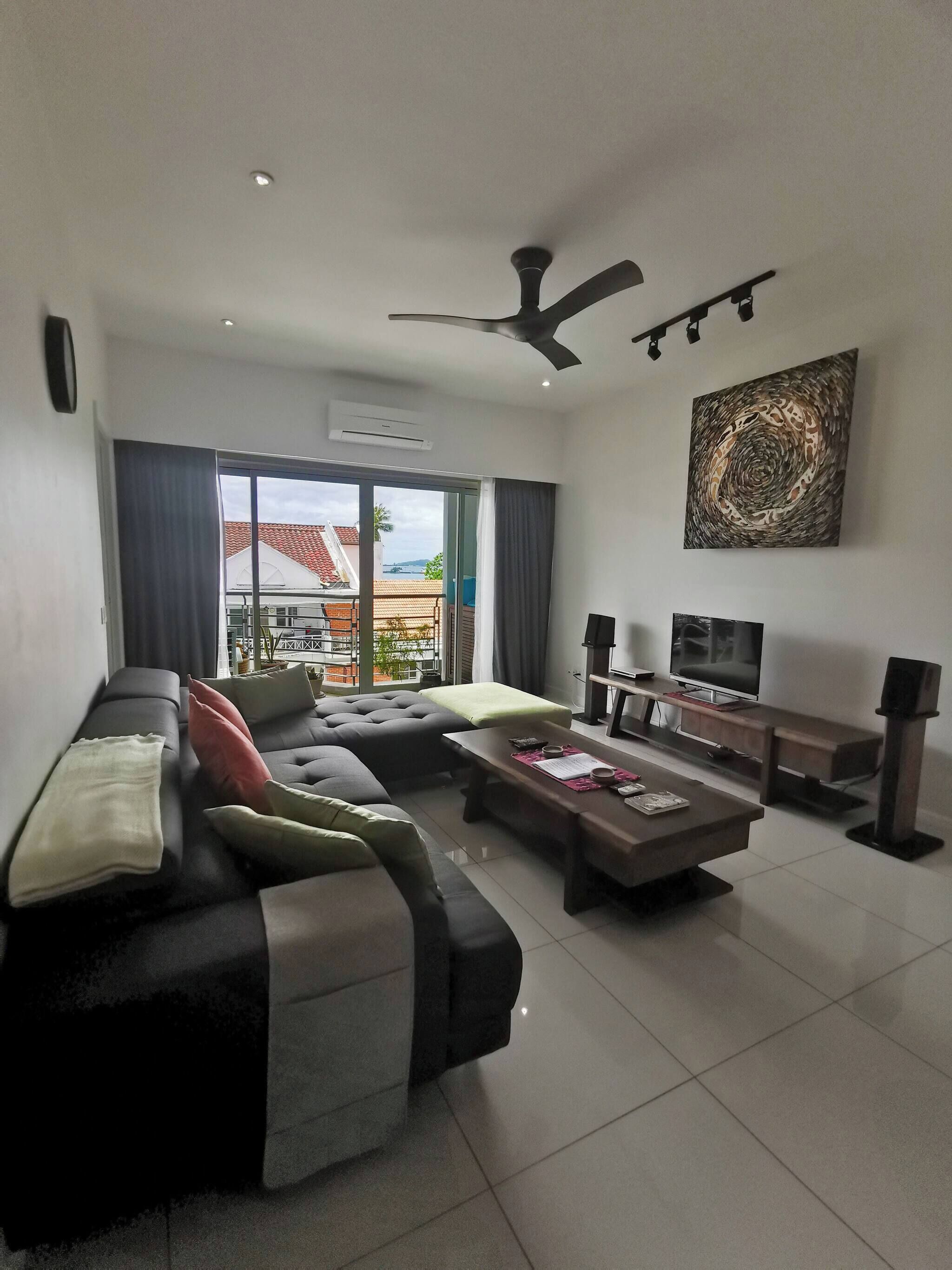 Apartment, 2 Bedrooms | Living area