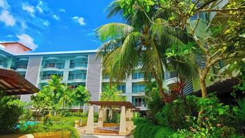 Apartment, 2 Bedrooms | Property grounds