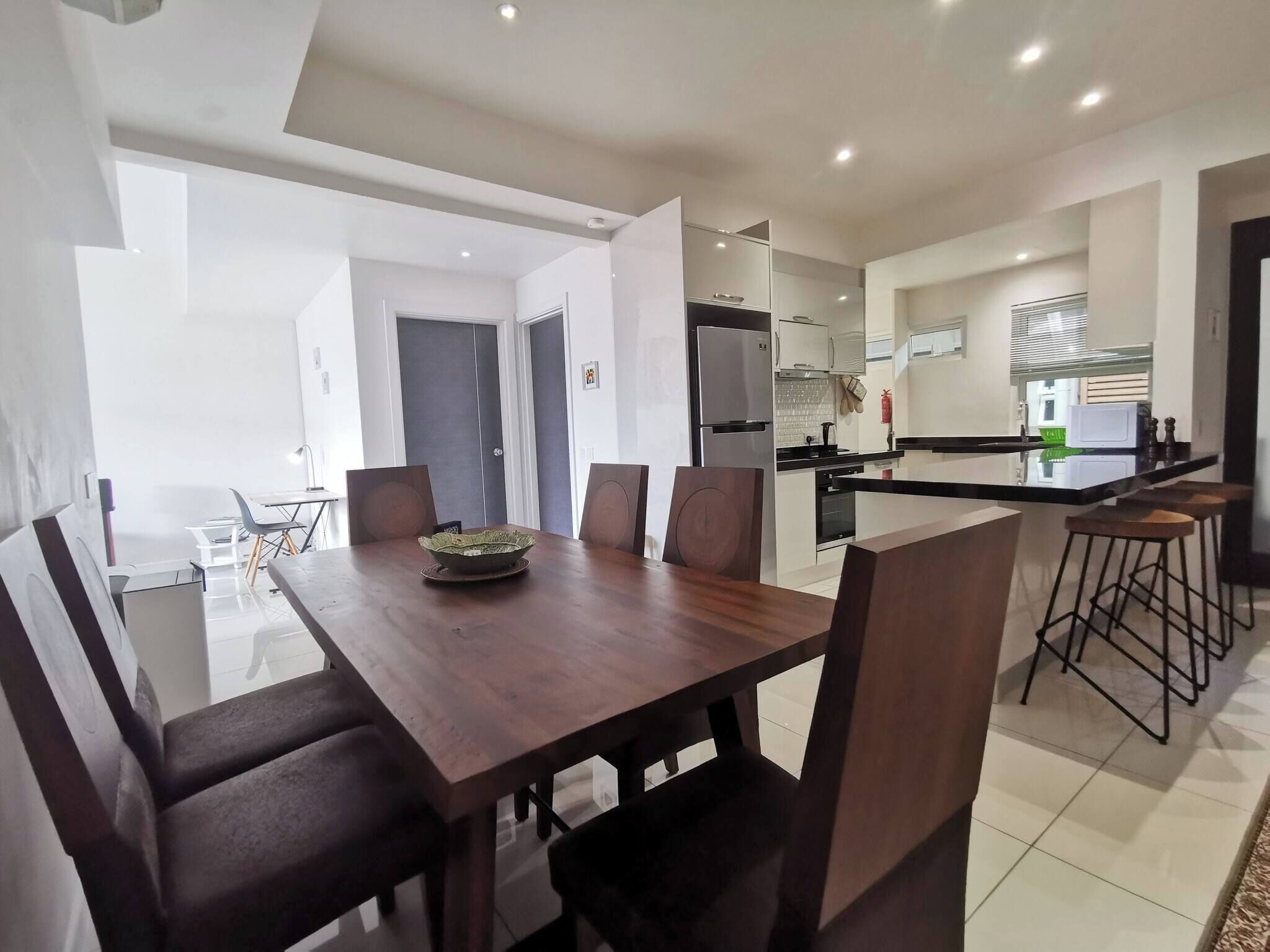Apartment, 2 Bedrooms | Dining