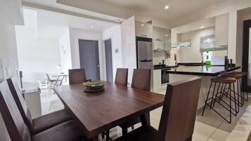 Apartment, 2 Bedrooms | Dining