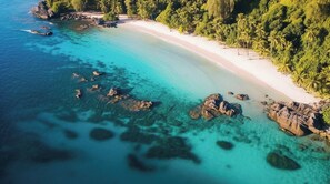 Beach - Stunning Sunset View High Speed Fibre Furnished (Langkawi)