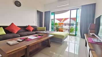 Apartment, 2 Bedrooms | Living area