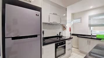 Apartment, 2 Bedrooms | Private kitchen