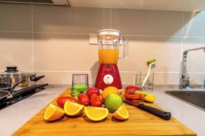 Apartment, 2 Bedrooms | Private kitchen