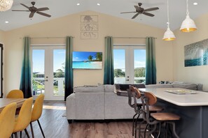 Smart-tv och bordsfotboll