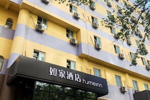 Exterior - Homeinn · neo (Urumqi Trade City July 1st Sauce Garden) (Urumqi)