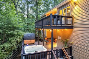Terrace/patio - Luxury Asheville Oasis - Sauna - Movie Theater (Asheville)