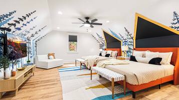 6 bedrooms, desk, iron/ironing board, travel crib