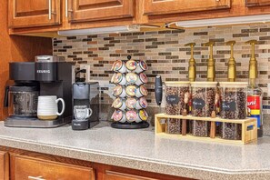 Dining - Luxury Asheville Oasis - Sauna - Movie Theater (Asheville)