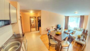 Economy Apartment | Living area