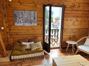 Living area - Warm and bright family apartment close to the center (Villard-de-Lans)