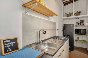 Private kitchen - Renovated Apt.#2a. Great location! Terrace! A/C!
(Medellín)