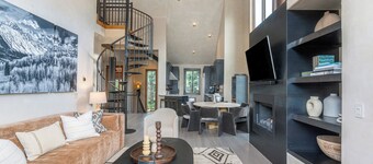 Luxurious 5-Bedroom Mountain Chalet in Telluride’s Mountain Village w/ Scenic Vi