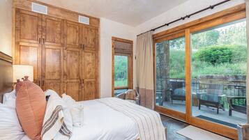 5 عدّة غرف نوم ومكواة/لوح كي وخدمة الإنترنت وملاءات أسرّة