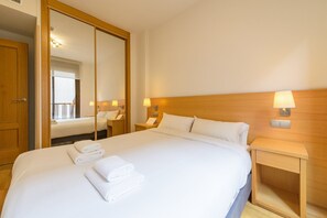 1 slaapkamer, een strijkplank/strijkijzer, internet, beddengoed