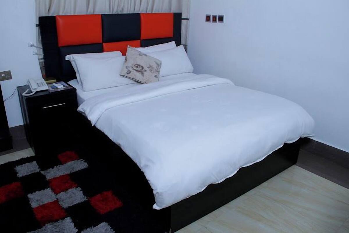 Comfort-Zimmer, Balkon, Stadtblick | Schreibtisch, laptopgeeigneter Arbeitsplatz, kostenloses WLAN