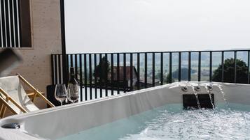 Luxury Penthouse, Balcony, Hill View | Private spa tub