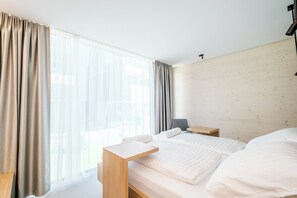 Luxury Suite, Balcony, Hill View | Desk, blackout drapes, soundproofing, iron/ironing board - Stock & Stein Lodges (Bad Gleichenberg)