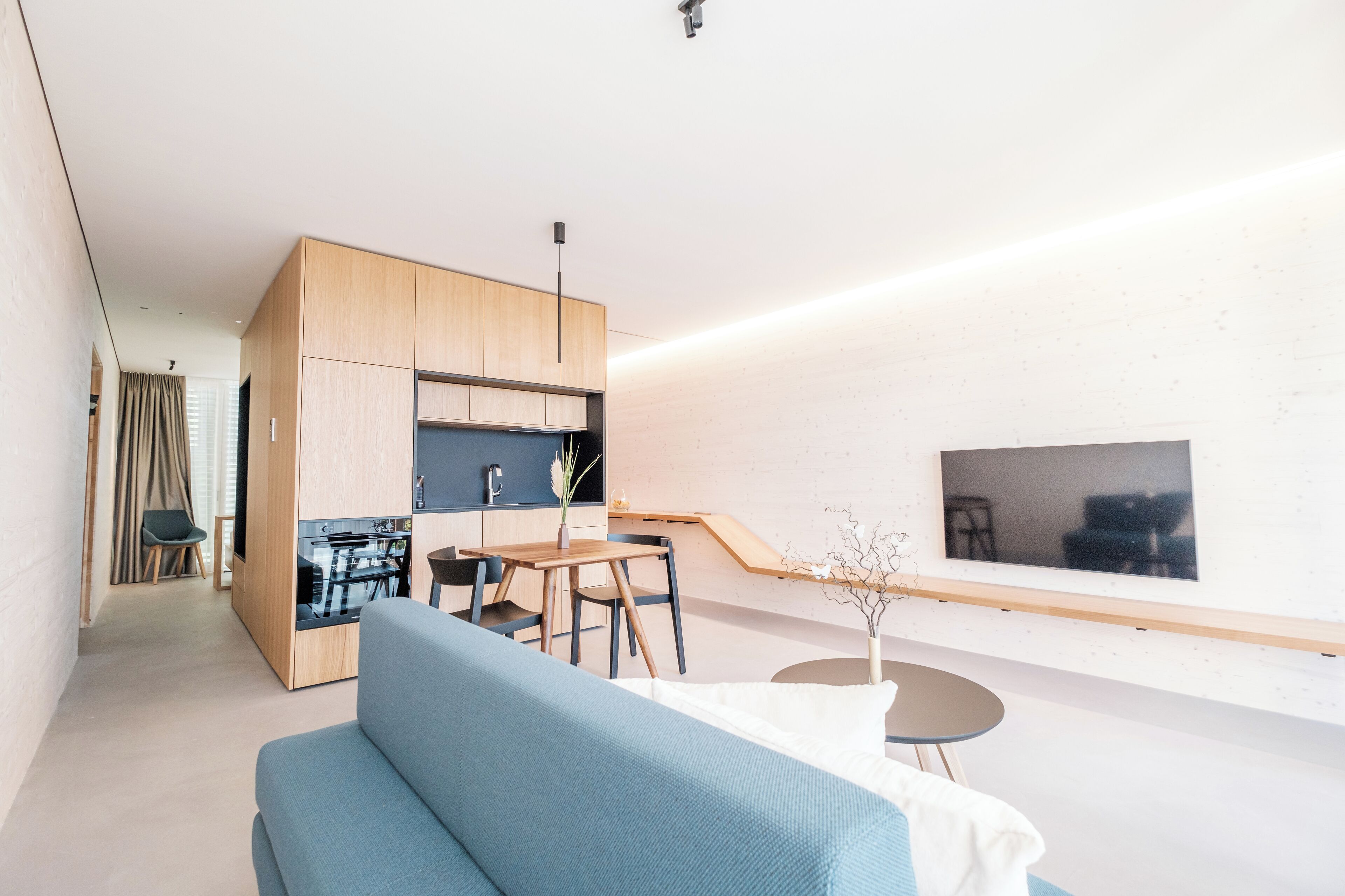 50-inch Smart TV with digital channels, heated floors