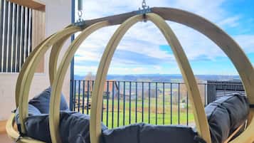 Luxury-Baumhaus, Balkon, Hügelblick | Blick vom Balkon