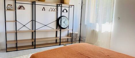 3 bedrooms, bed sheets