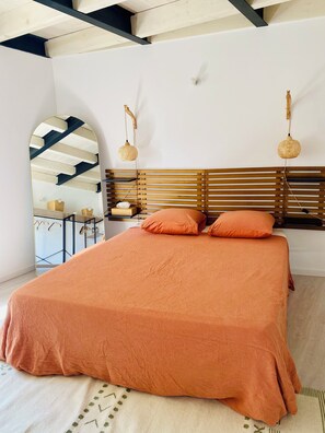 3 bedrooms, bed sheets