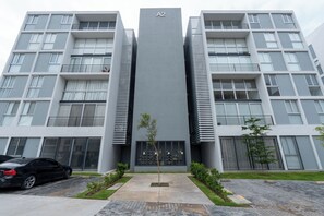Exterior - Modern Apartment with Terrace and Pool  (Tlajomulco de Zúñiga)