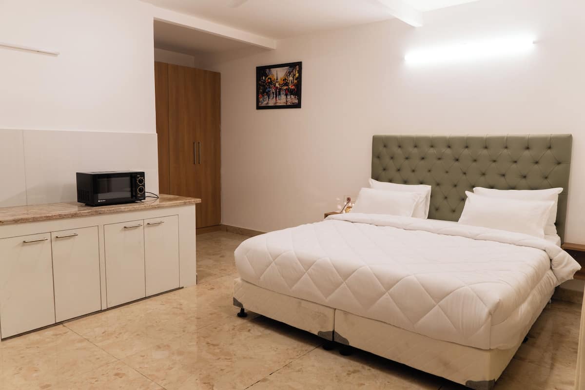 Quarto superior | Escrivaninha, espaço de trabalho para notebook, cortinas blackout