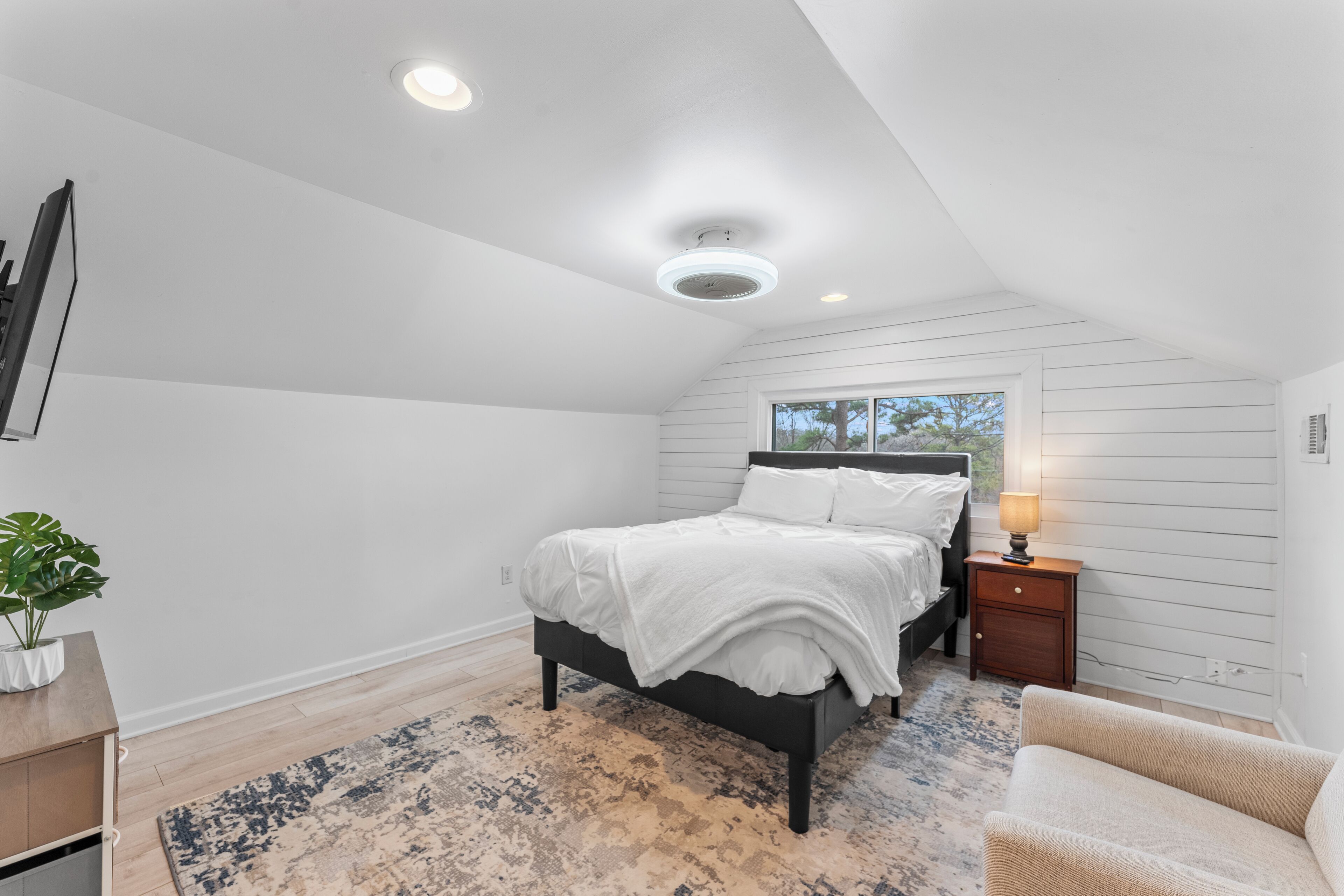 3 bedrooms, desk, iron/ironing board, free WiFi
