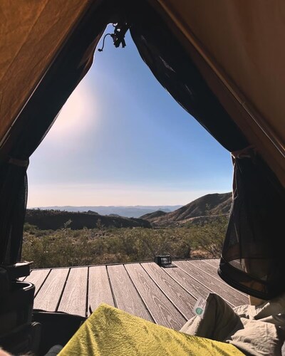 Desert Den: Your Oasis For Two with Mountain Views