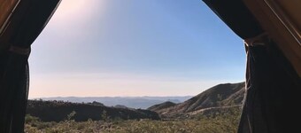 Desert Den: Your Oasis For Two with Mountain Views