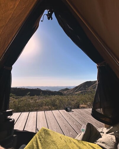 Desert Den: Your Oasis For Two with Mountain Views