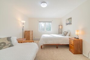 3 habitaciones, escritorio, tabla de planchar con plancha y wifi gratis 