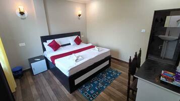 4 bedrooms, WiFi, bed sheets